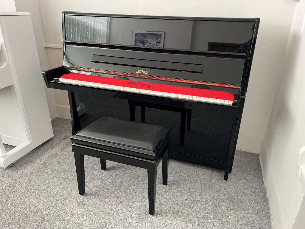 Petrof 115 III